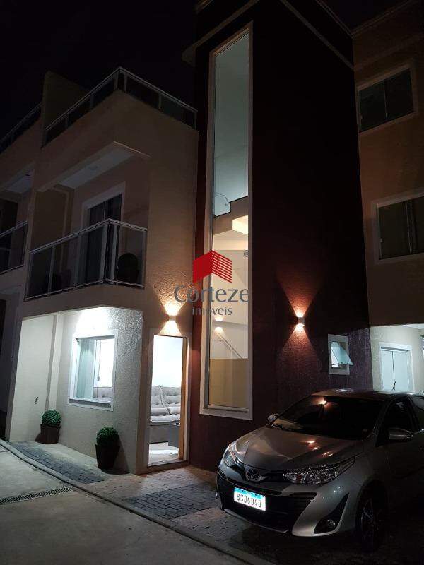 Sobrado em condomínio à venda, Uberaba - Curitiba/PR